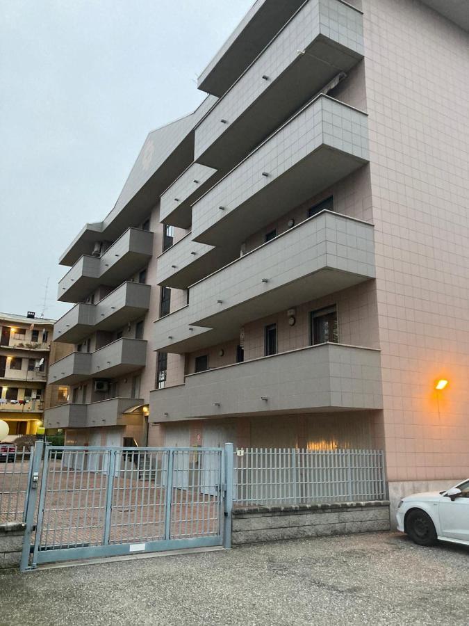 La Nostra Casa... Lägenhet Novara Exteriör bild